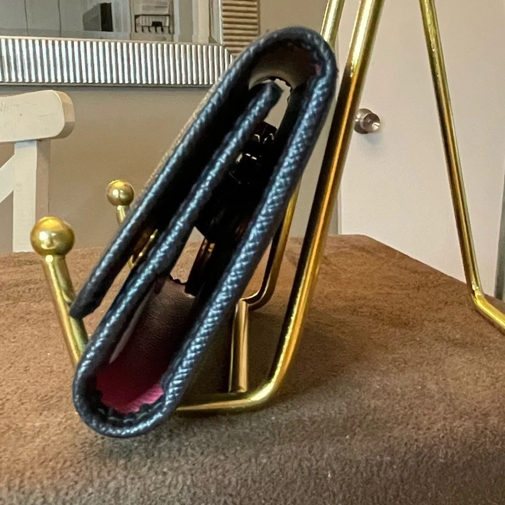 *LIKE NEW* Prada Black Key Case with Saffiano Leather and Gold Logo - Picture 3 of 10